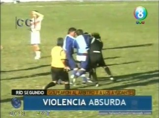 Argentine: Un arbitre lynché en plein match