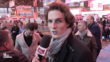 Macron se prend un oeuf au salon de l'agriculture