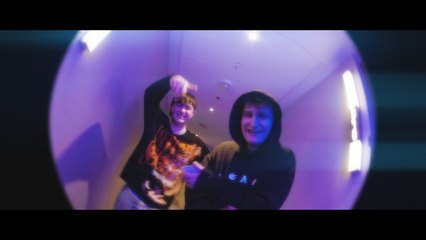 YBRE - Baddies im Hotelroom