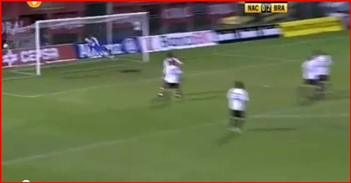 Portugal: Une lucarne de Daniel Candeias