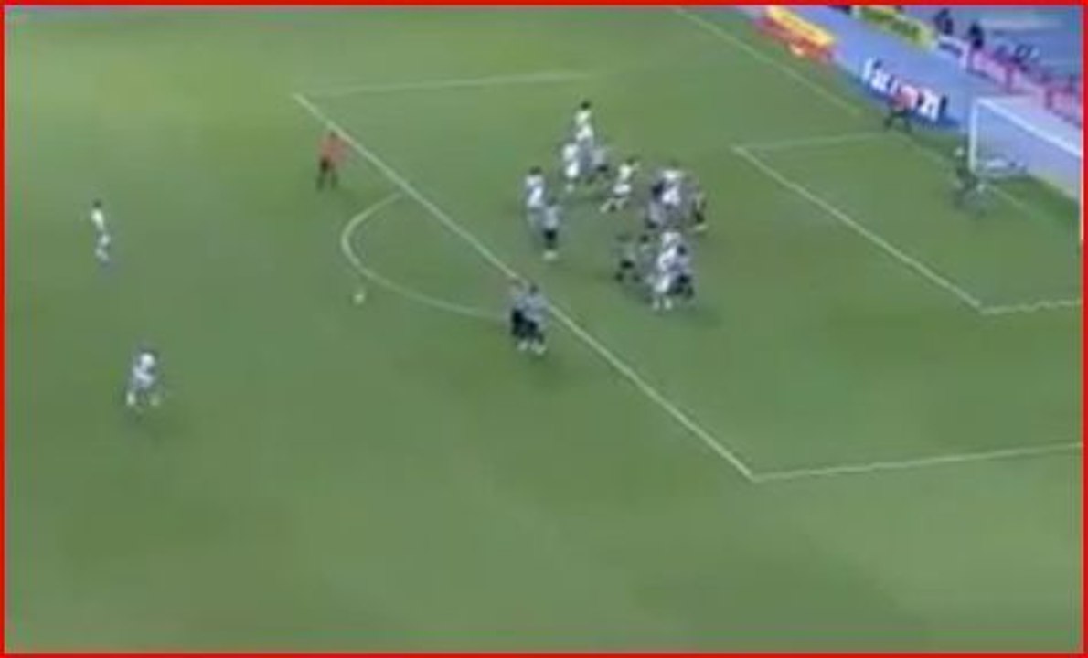 Brésil: Fellipe Bastos imite Roberto Carlos
