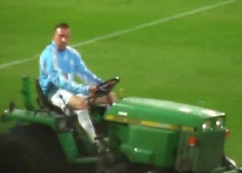 OM: Franck Ribery sur le tracteur pour dire adieu au stade