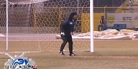 René Higuita refait le coup du scorpion à 45 ans