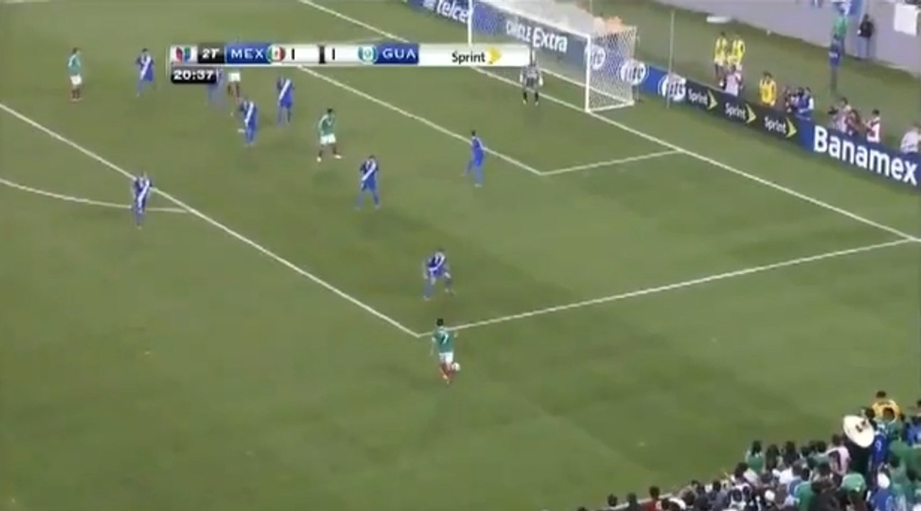 Javier Hernandez marque une talonnade avec le Mexique en 2011