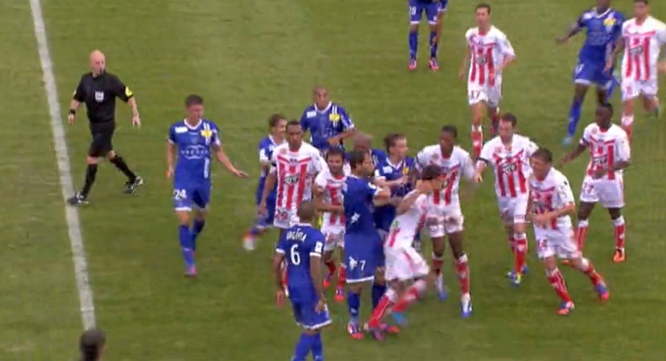 Vidéo Ajaccio - Bastia : Découvrez la bagarre lors du derby corse
