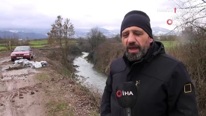 Kocaeli Kartepe'de dereye atılan kimyasallar 24 saat geçmesine rağmen sudan duman çıkarıyor