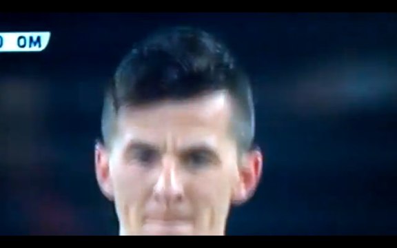 Joey Barton se moque du nez de Zlatan Ibrahimovic lors de PSG-OM