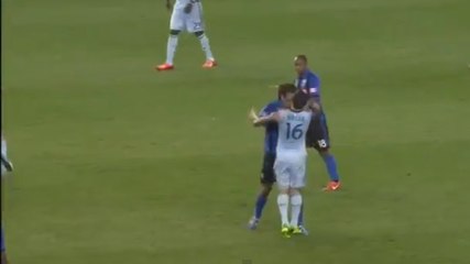 MLS : Alessandro Nesta met un coup de boule à un joueur adverse lors du match Montréal - Kansas City