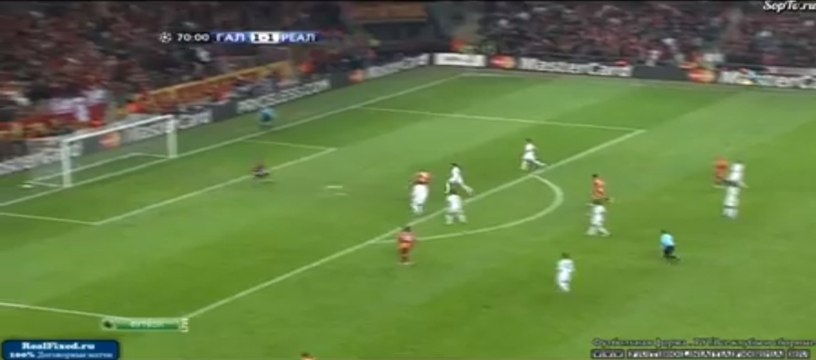 Le but de Wesley Sneijder lors de Galatasaray - Real Madrid