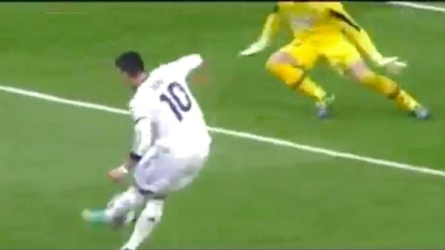 Le but de Mesut Özil sur une passe décisive de Karim Benzema lors de Real Madrid - Betis Séville