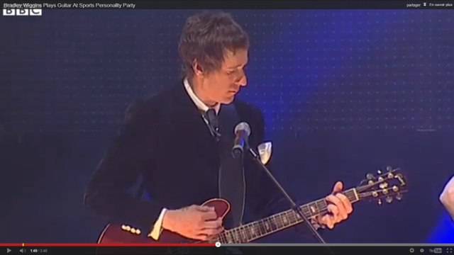 Vidéo Insolite : Vainqueur du Tour de France 2012, Bradley Wiggins joue aussi de la guitare