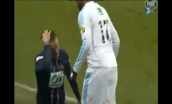 David Beckham se recoiffe après avoir été agressé par Jordan Ayew lors de PSG - OM