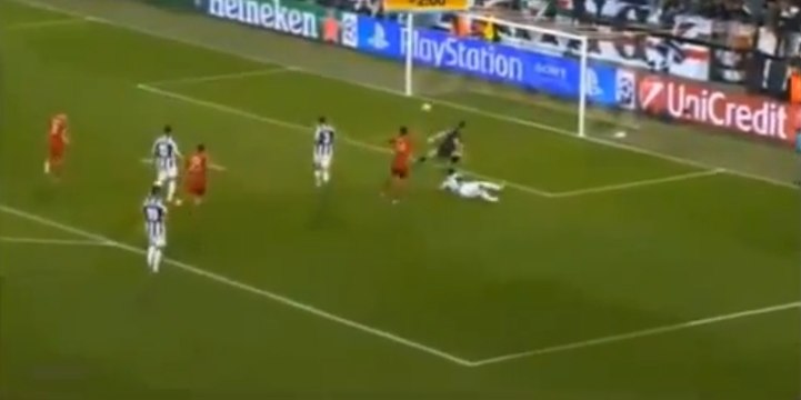 Le but de Claudio Pizarro lors de Juventus Turin - Bayern Munich