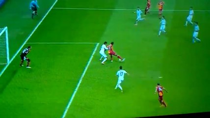 Le but de Didier Drogba d'une madjer lors de Galatasaray - Real Madrid