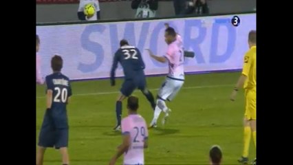 Le carton rouge de David Beckham lors d'Evian - PSG