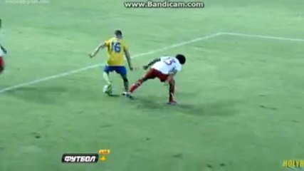 La roulette d'Aaron Ramsey à la Zinedine Zidane  en match amical