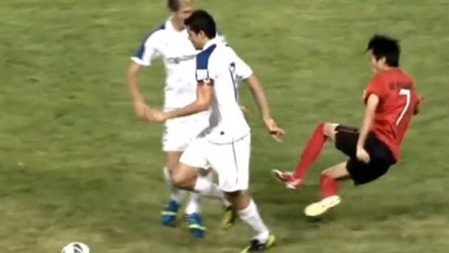 Insolite : Le tacle assassin impressionnant d'un joueur chinois