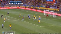 Le but d'Edinson Cavani lors de Brésil - Uruguay suite à une erreur de Thiago Silva