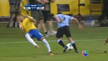 Le plongeon grotesque de Neymar lors de Brésil - Uruguay