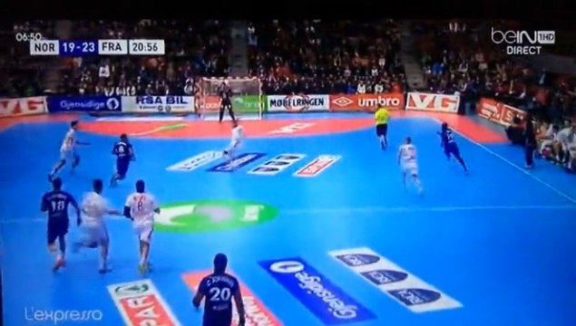 Handball: Le but en Kung Fu magnifique entre Daniel Narcisse et Luc Abalo