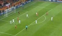 Le but d'Emmanuel Eboué fantastique lors de Galatasaray - Real Madrid
