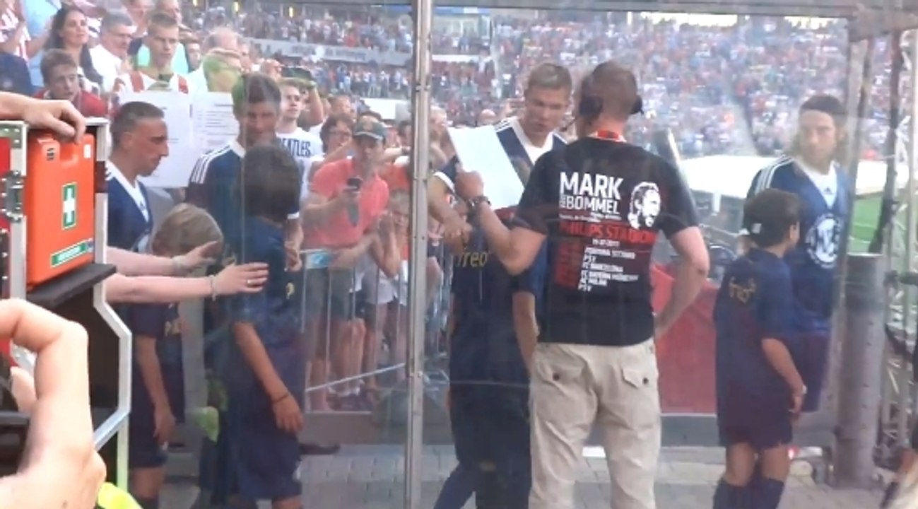 Insolite: Franck Ribéry demande un enfant plus petit pour entrer sur le terrain