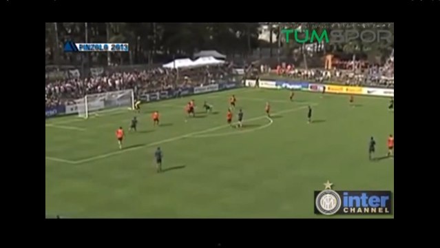 Le but de Freddy Guarin en coup du scorpion magnifique lors du match amical Inter Milan - Vicenza