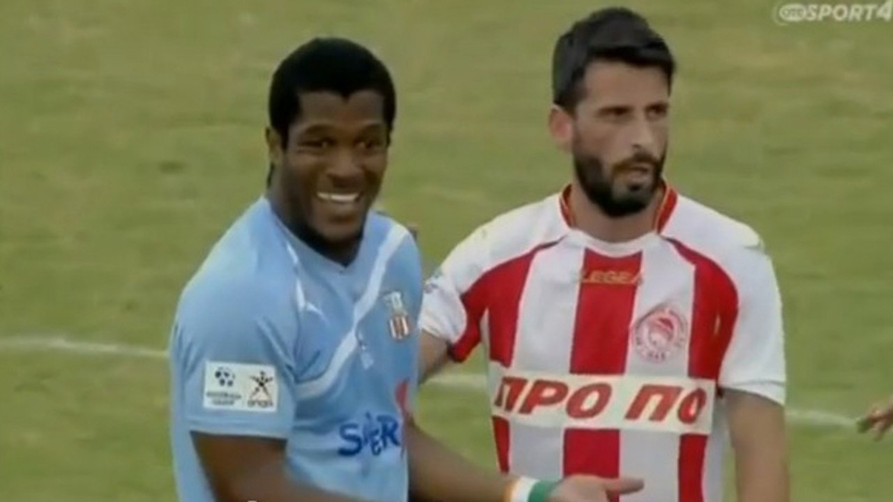 Insolite : Il prend un carton rouge 3 secondes après son entrée