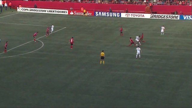 La magnifique roulette de Ronaldinho lors de Tijuana - Atletico Mineiro en Copa Libertadores