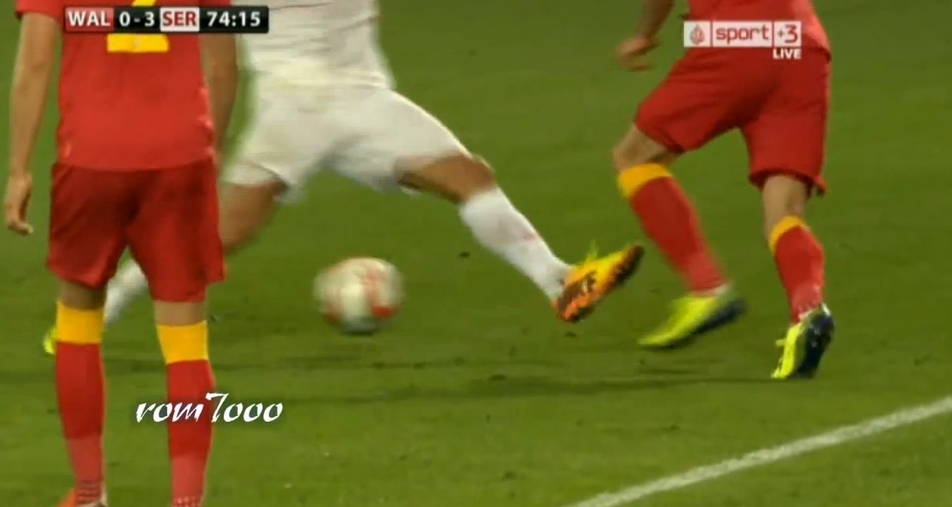 Gareth Bale réalise un superbe petit pont lors de Pays de Galles - Serbie