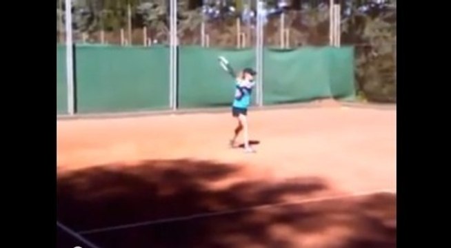 Insolite : Shakira se met au tennis pour préparer Wimbledon