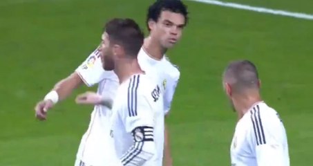 Le clash entre Karim Benzema et Pepe lors de Real Madrid - Atletico