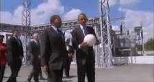 Insolite : Barack Obama jongle avec un ballon écolo