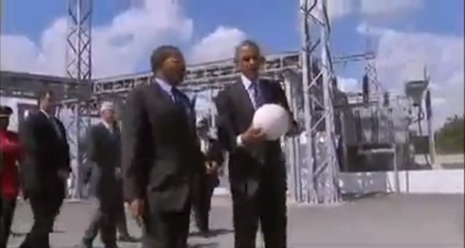 Insolite : Barack Obama jongle avec un ballon écolo