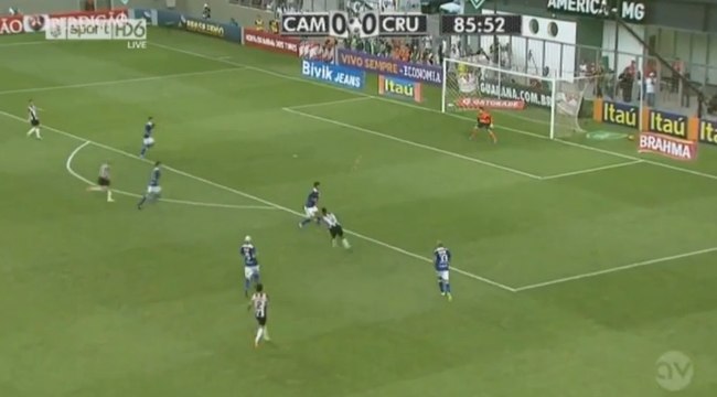 Le sublime but de Fernandinho après un grand pont lors d'Atlético Mineiro - Cruzeiro