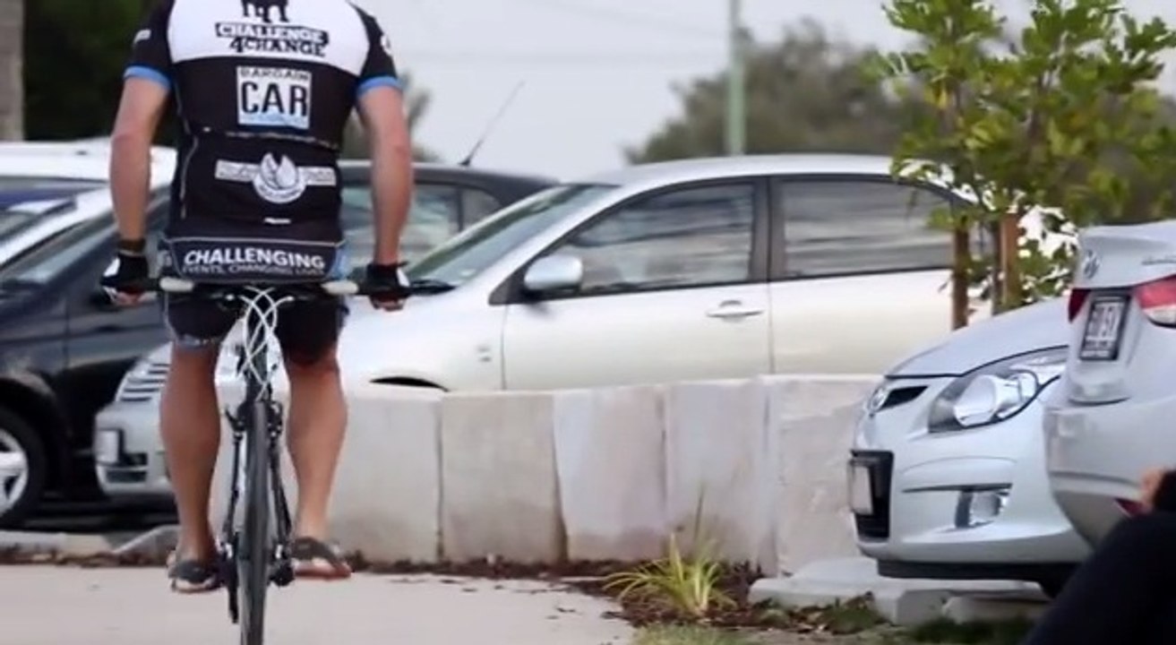 Insolite : Il fait 337 kilomètres à vélo à l'envers pendant 24 heures et bat le record du monde