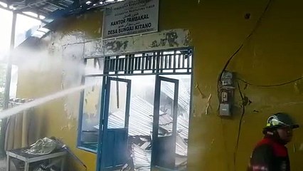 Api Hanguskan Perpustakaan SD dan Kantor Pembakal Desa Kitano Martapura