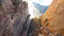 Wingsuit : Un vol à 200km/h entre deux falaises par Scotty Bob