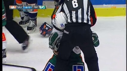 Hockey : Un arbitre s'énerve au milieu d'une terrible bagarre