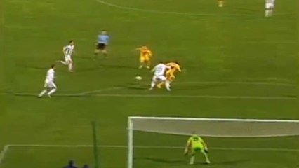 Le but sensationnel d'Alejandro Gomez lors de Metalist Kharkiv - Karpaty Lviv