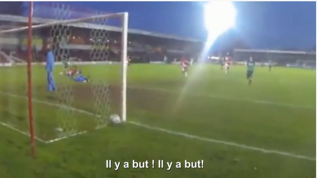 Insolite : Il marque un but qui transperce les filets... que l'arbitre refuse