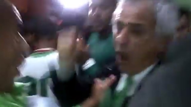 La joie de Vahid Halilhodzic qui chante 1,2,3 viva l'Algérie dans les vestiaires