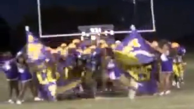 Insolite : Une cheerleader se fait écraser par une équipe de football américain