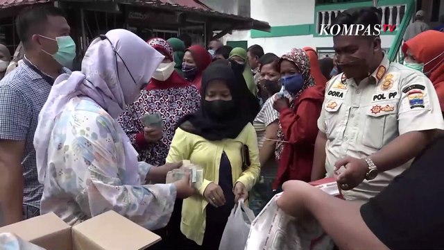 Jelang Ramadan, Pasar Sembako Murah Diserbu Warga di Palembang