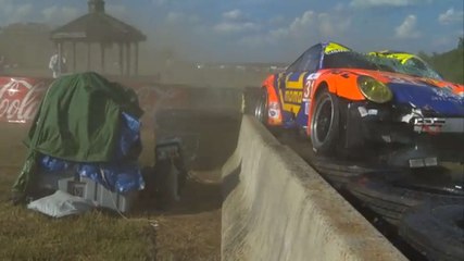Une Porsche s'envole après un crash monumental lors d'une manche de l'American Le Mans Series