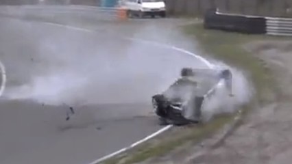 Le crash spectaculaire d'une BMW sur le circuit de Zandvoort aux Pays-Bas