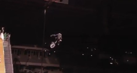 Ryan Williams réalise le premier Frontflip Bikeflip de l'histoire en BMX