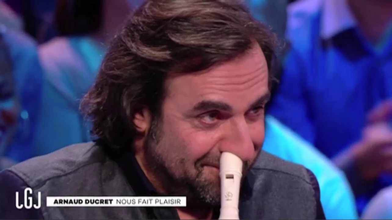 Le zapping du 11/01 : André Manoukian joue de la flûte avec son nez