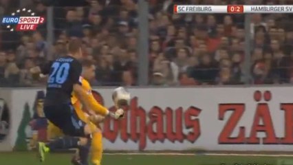 Les trois boulettes d'Oliver Baumann dantesques lors de Fribourg - Hambourg