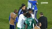 Insolite : Ronaldinho se fait dépouiller ses affaires par les joueurs du Raja Casablanca